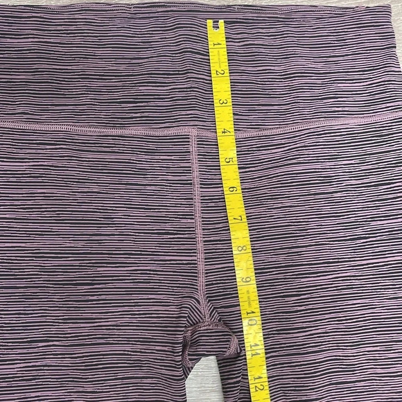 NWOT Athleta Ultimate Capri Leggings Black Purple Linear Lines Volcanic M - Picture 9 of 16